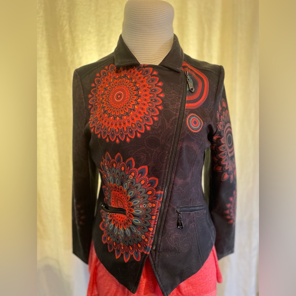 Ravel colorful lined zipper jacket with a zipper in front.